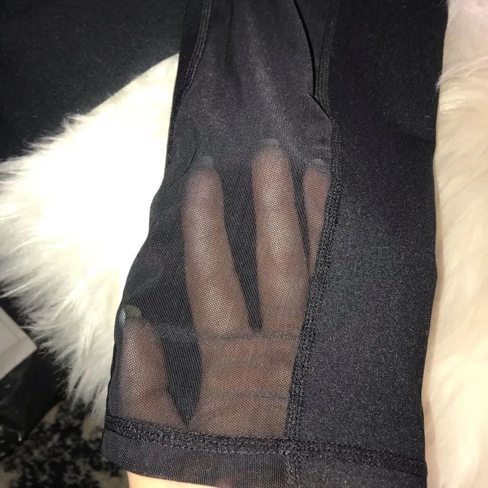 ✨ Fabletics Zoe Capri with Mesh✨ - Picture 4 of 5